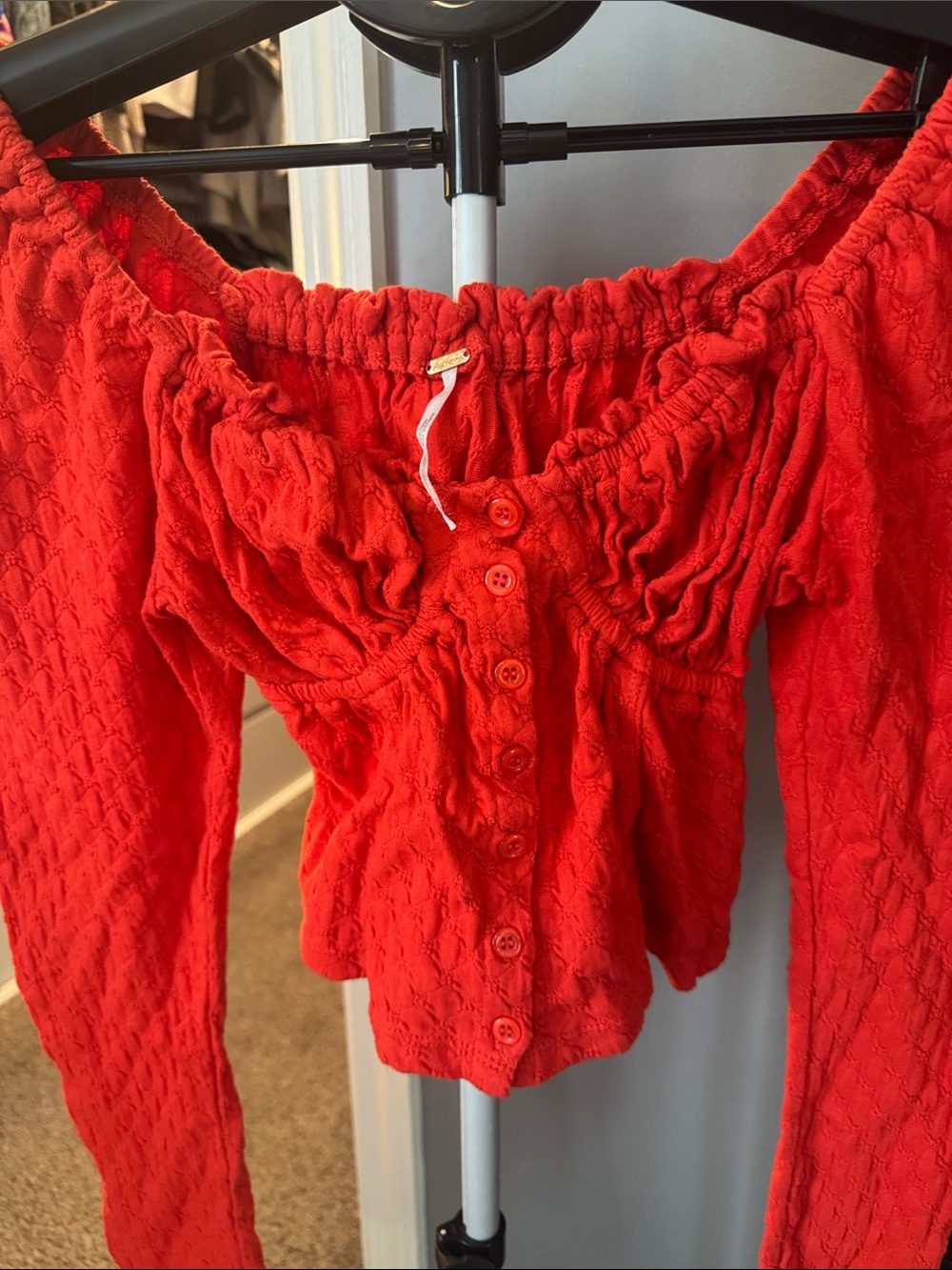 Red Ruched Button-Front Long Sleeve Crop Top - Picture 3 of 7
